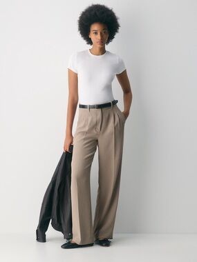 Aritzia Effortless Pant